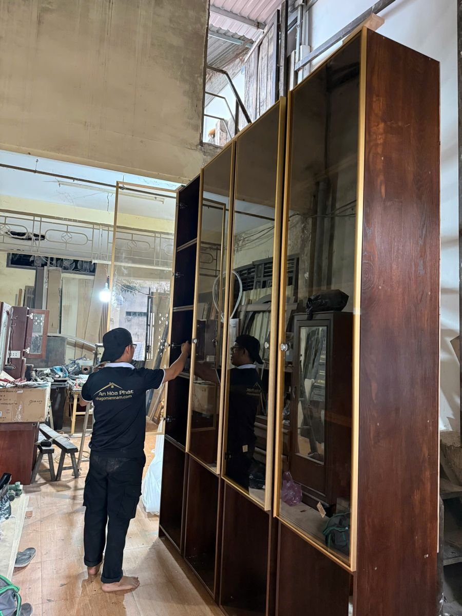 Tủ Trưng Bày Gỗ Tần Bì